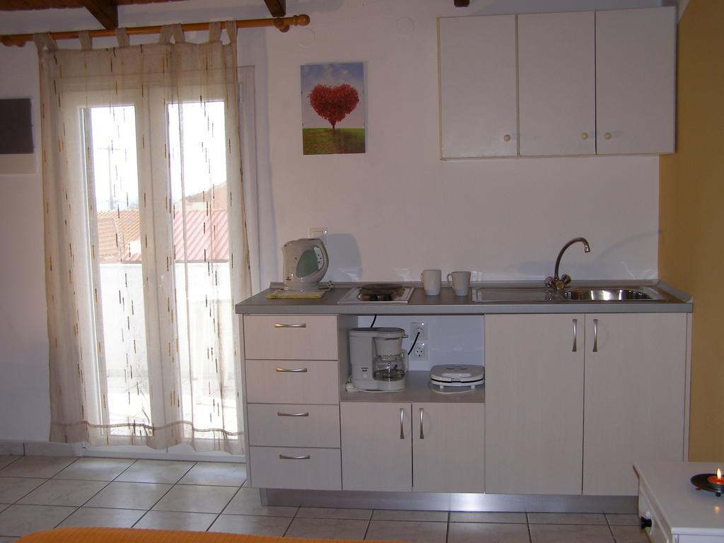 Nikis Apartments Agios Gordios  Bilik gambar